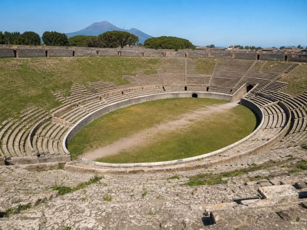 Una strada di Pompei lastricata di basoli